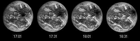 Полное солнечное затмение 26 февраля 1998 года. Продолжительность полной фазы — 4 минуты 9 секунд. Размер тени — 151 км. Фотографии, сделанные камерами спутника GOES-8, показывают перемещение лунной тени и полутени по поверхности Земли.